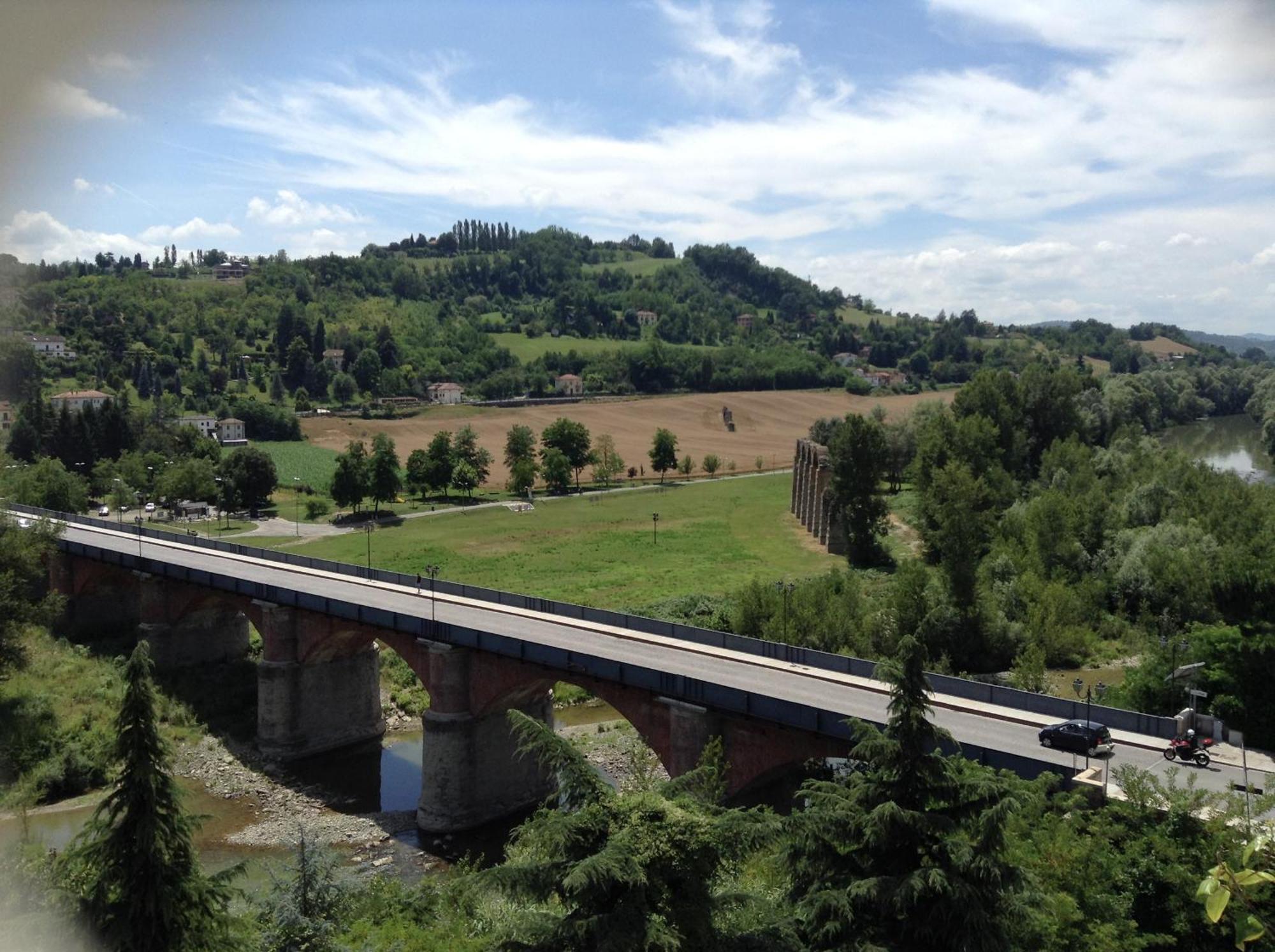Appartamento Lella Con Meravigliosa Vista Vicino Alle Terme Acqui Terme Δωμάτιο φωτογραφία